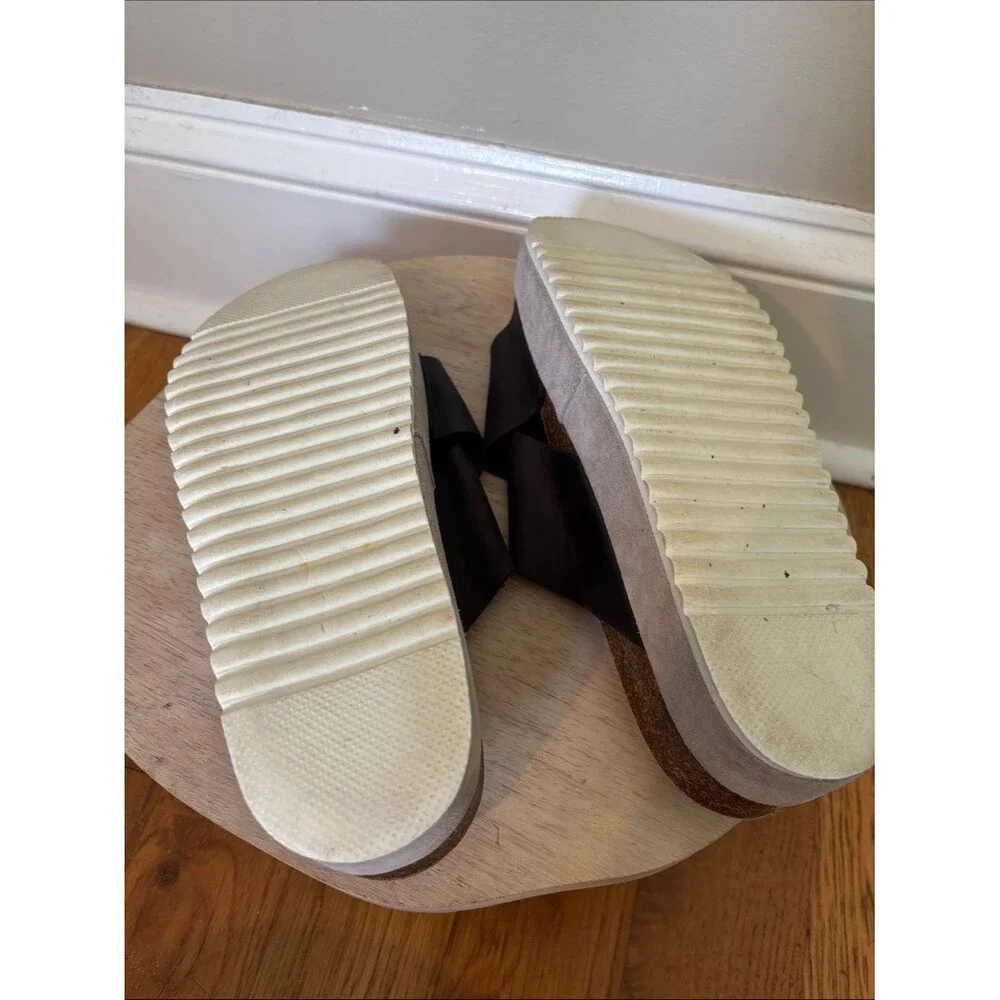 Chocolat Blu Women's Black Crisscross Slide Sandals size 39